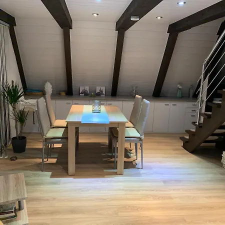 Holiday home Pur - Waldurlaub Im Tiny House Ronshausen